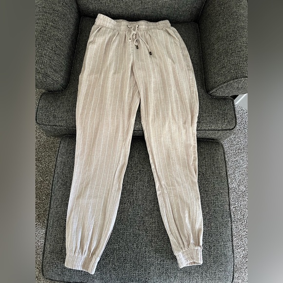 NEW Women’s Linen Joggers ReVamped Size Med Beige Pinstriped - Picture 3 of 6